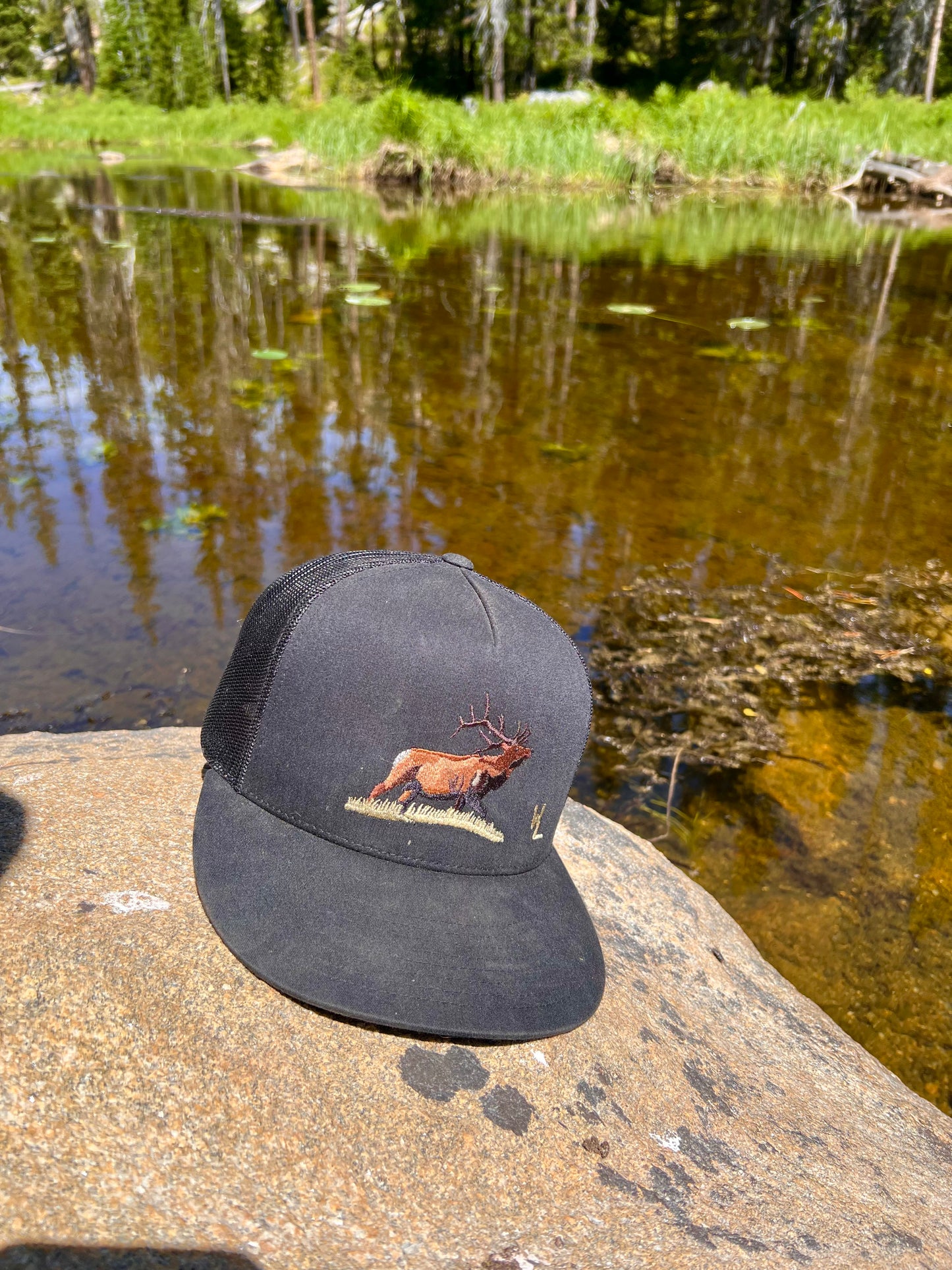 WL Bull ELK Trucker